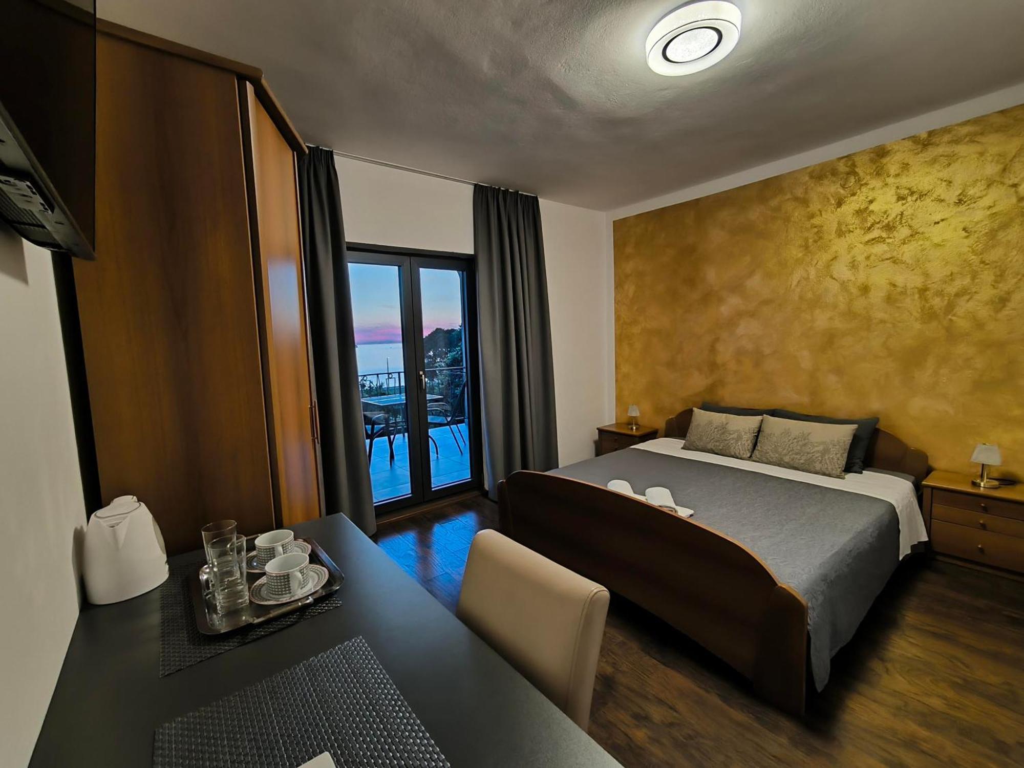 Rooms And Apartment Matika 로비니 외부 사진