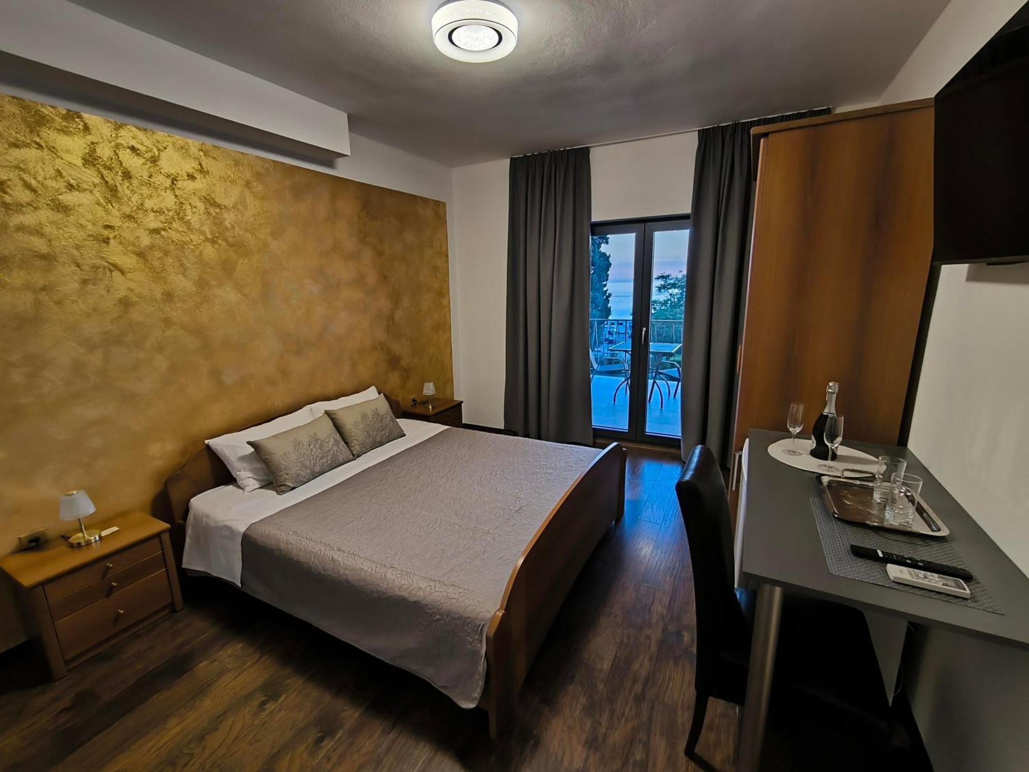 Rooms And Apartment Matika 로비니 외부 사진