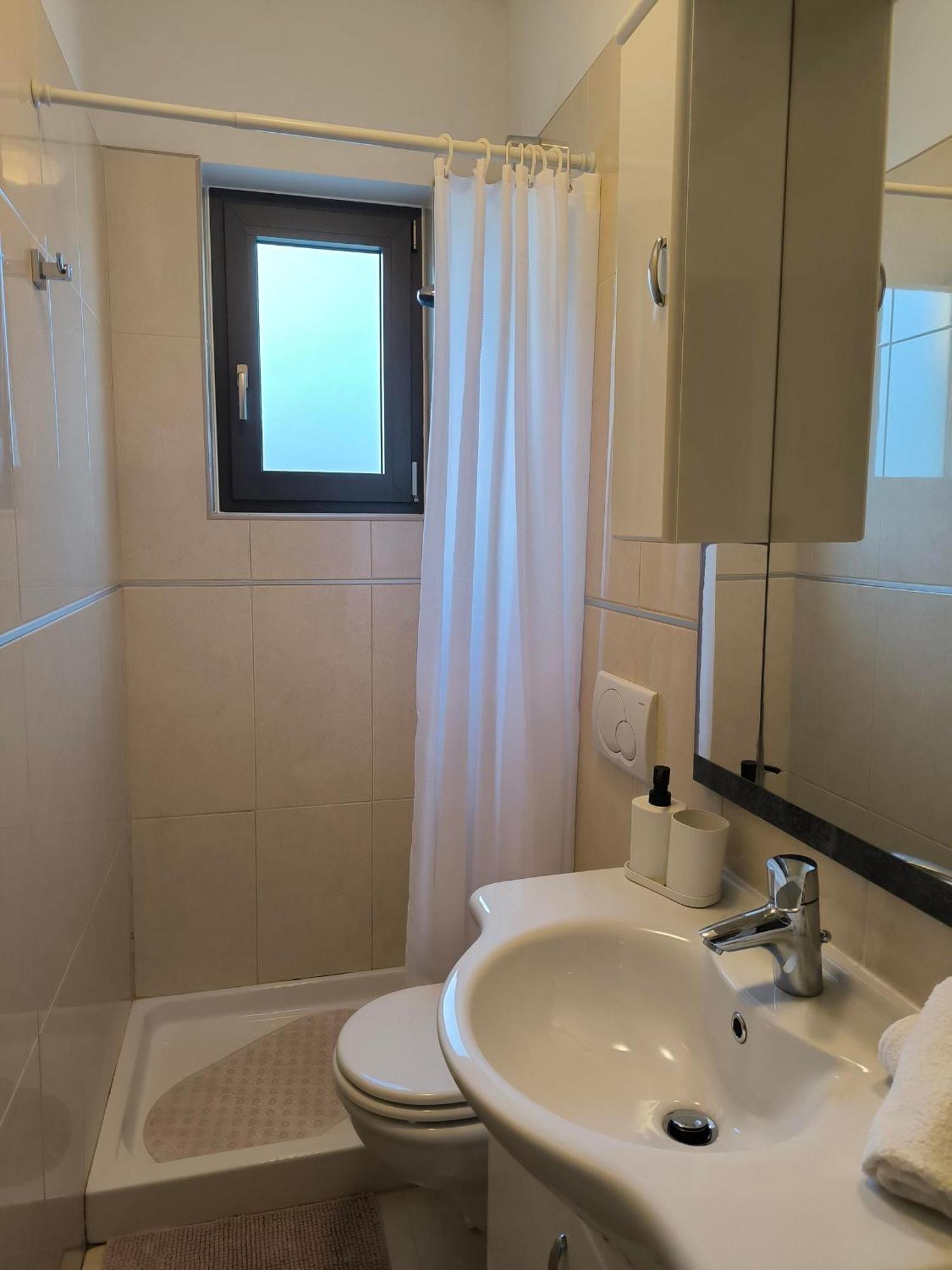 Rooms And Apartment Matika 로비니 외부 사진